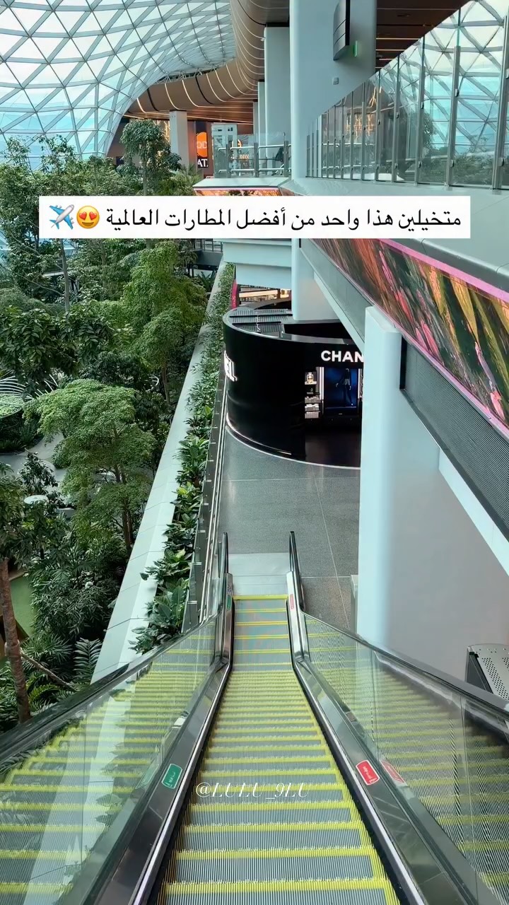 Instagram post by @lulu_9lu for Visit Qatar. Caption reads: ⁨	مطار حمد… جماله رهيبب تنسين نفسك وانتي تتجولين....