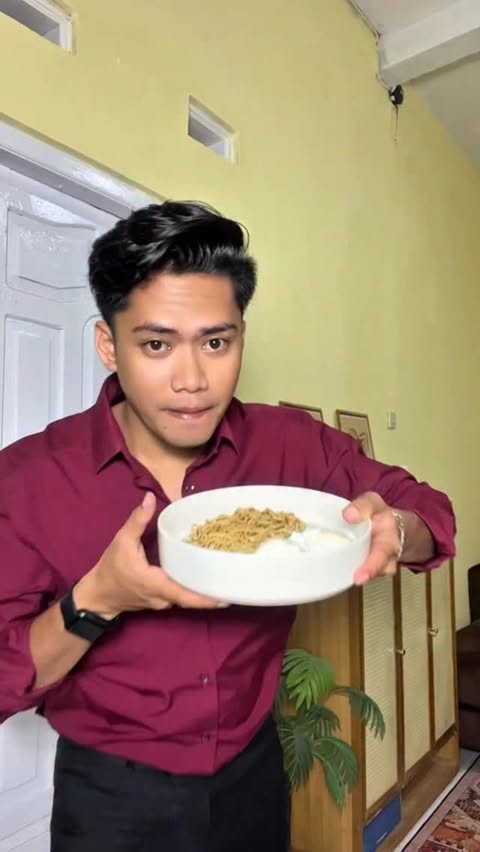 Instagram post by @aiman_mahenda21 for L-Men. Caption reads: [...] support protein harian… nemu ini sih 🤝....