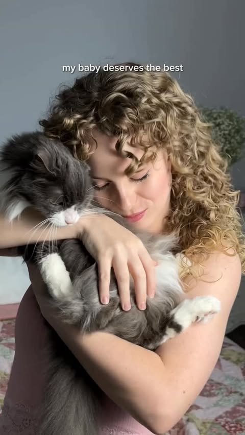 Instagram post by @camrynscurls for Litter-Robot. Caption reads: [...] I’m so grateful to partner with....