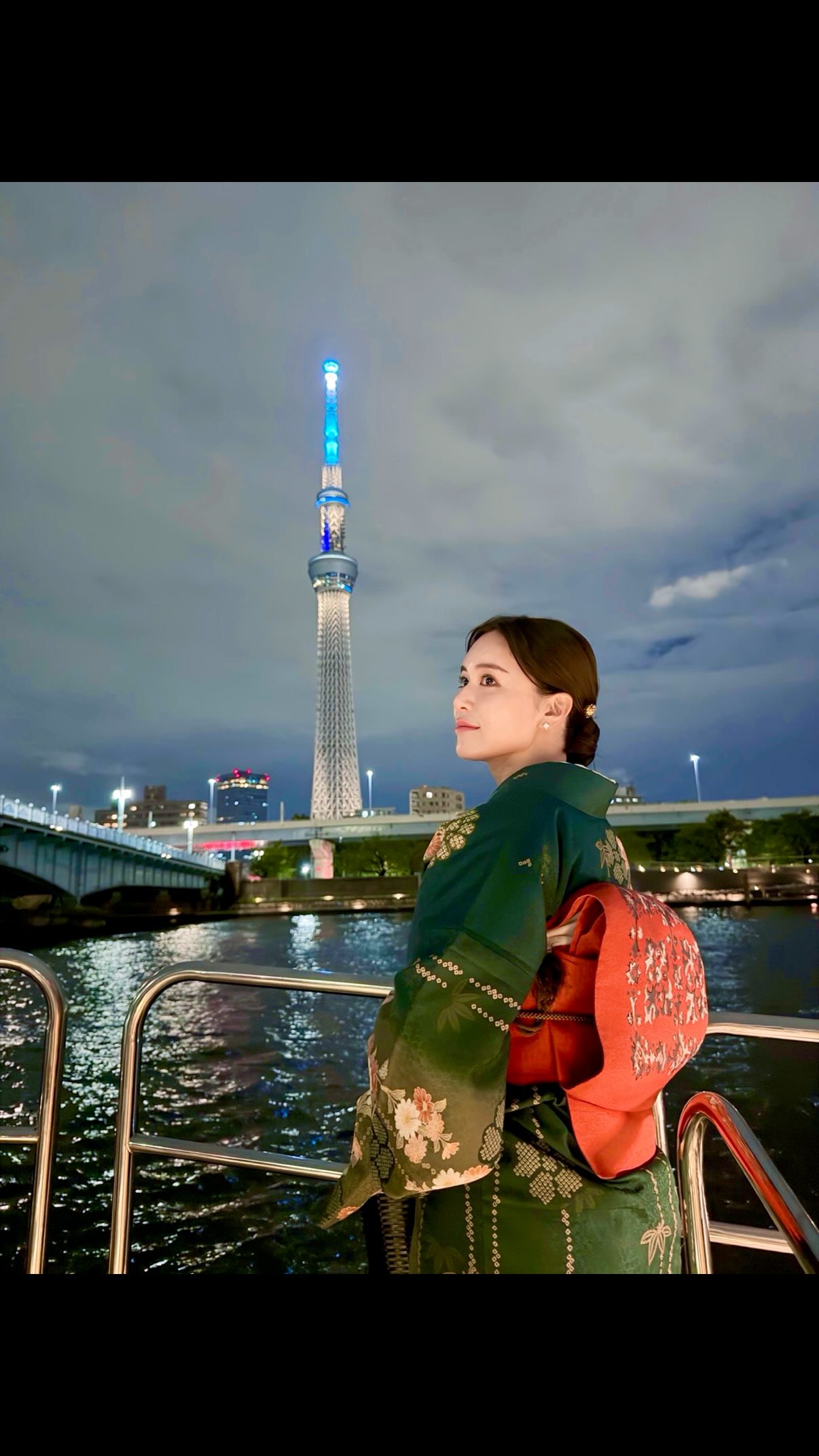 Instagram post by @ri7tin1025 for Valextra. Caption reads: Yakatabune in Tokyo🚢🍣🇯🇵
@origami_yakatabune....