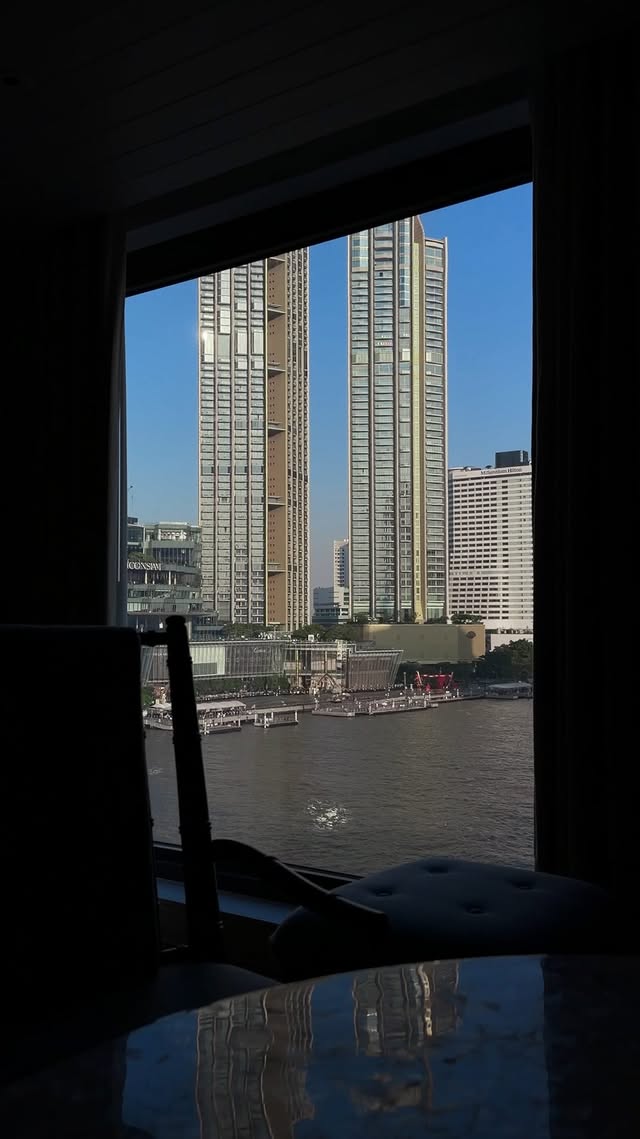 Instagram post by @iinfred for Mandarin Oriental. Caption reads: [...] @mo_hotels @sportyandrich....