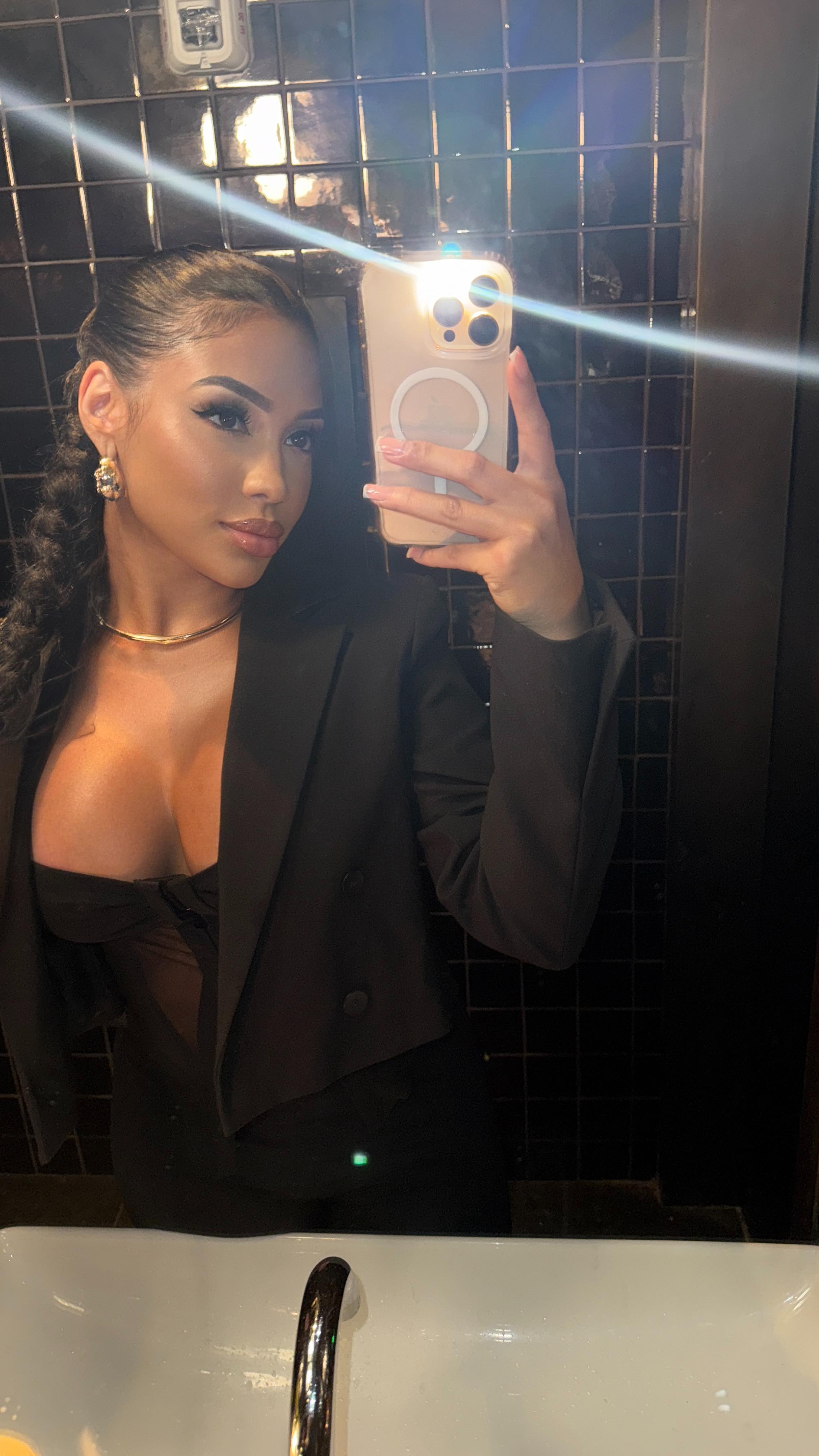 Instagram post by @genesisscalderonn for Keys Soulcare. Caption reads: let’s do finishing touches for a night with....