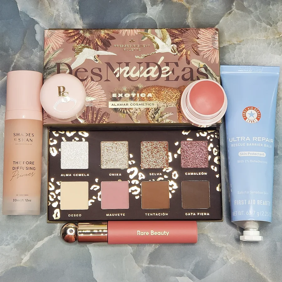 Instagram post by @hippie79 for Alamar Cosmetics. Caption reads: [...] ⁣ Swipe ➡️ for swatches 😍⁣ ⁣ ⁣....