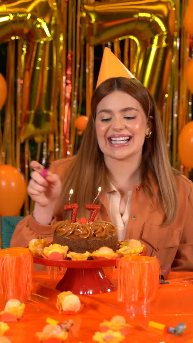 Instagram post by @viihtube for Shopee. Caption reads: Hoje é 7.7 🥳🥳🥳🧡. Sabe o que isso quer....
