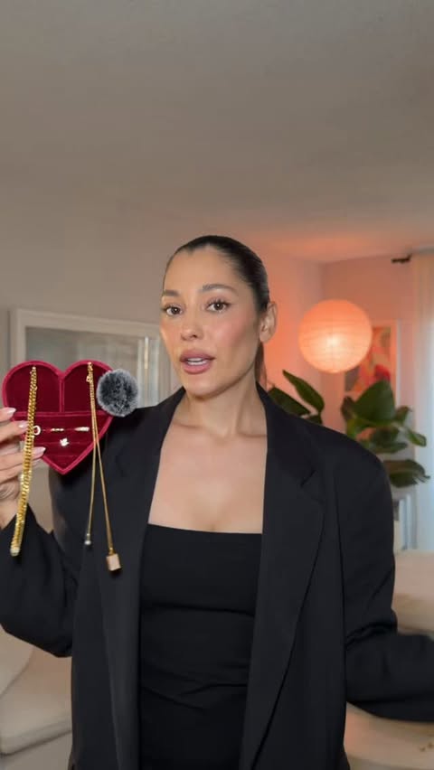 Instagram post by @trynfinddebby for Caitlyn Minimalist. Caption reads: Bringing the sparkle with @caitlynminimalist for....