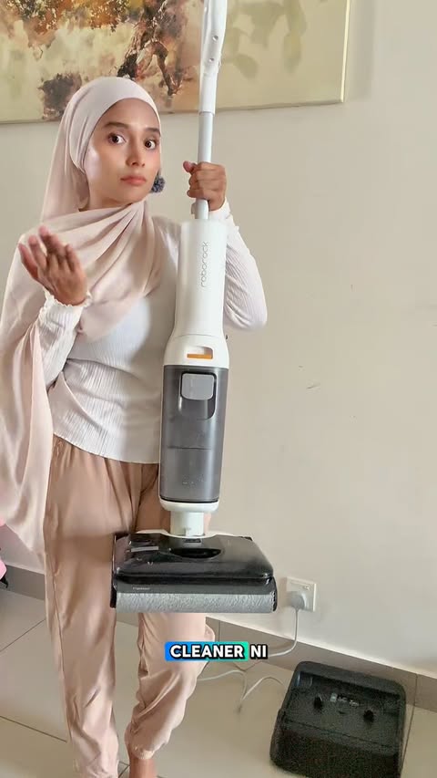 Instagram post by @zerarazak for Roborock. Caption reads: [...] + dry mess boleh settle sekali jalan ✨....