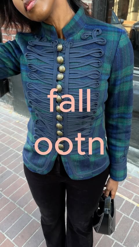 Instagram post by @emanosmann for Boden. Caption reads: [...] good autumn outfit... everything is from....