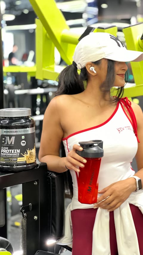 Instagram post by @shruti.saini_ for Bigmuscles Nutrition. Caption reads: The prettier I feel, the harder I train💪🏻....
