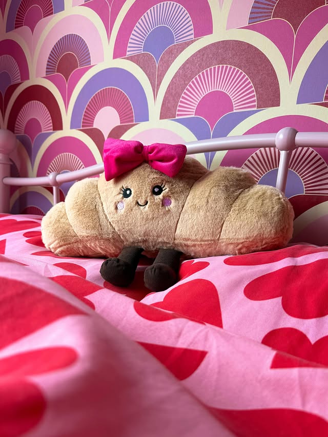 Instagram post by @itsaliceann for Online Home Shop. Caption reads: [...] that’s as cosy as it is cute! The....