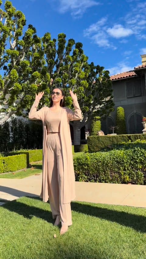 Instagram post by @esraurn for Ekouaer. Caption reads: @ekouaerofficial ✨Search Ekouaer on [...].