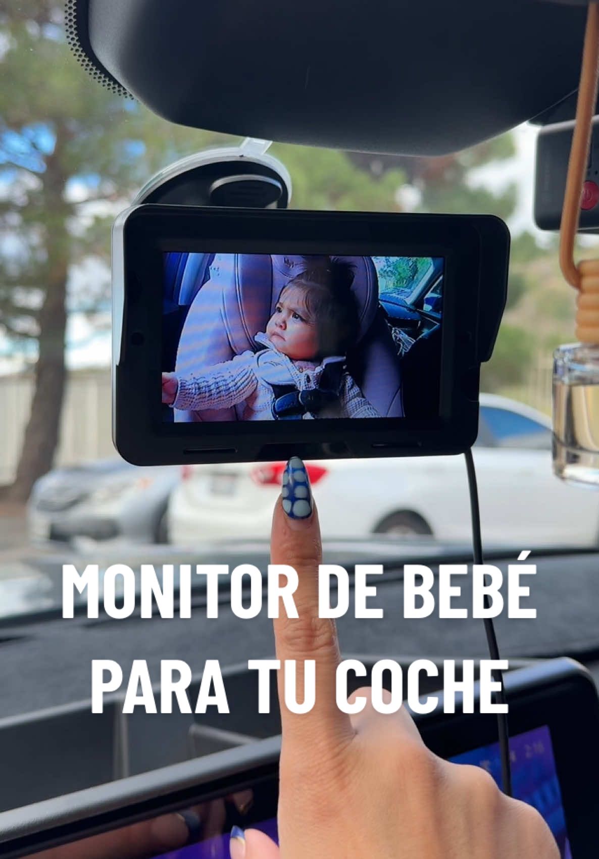 TikTok post by @johanaa_cg for GROWNSY. Caption reads: [...] #babymonitor #babymusthaves #grownsy....