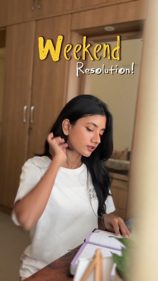 Instagram post by @laavanya_prol_ for Zomato. Caption reads: Weekend vandhuduchu da! 🍕
Zomato Gold ₹1 for 3....