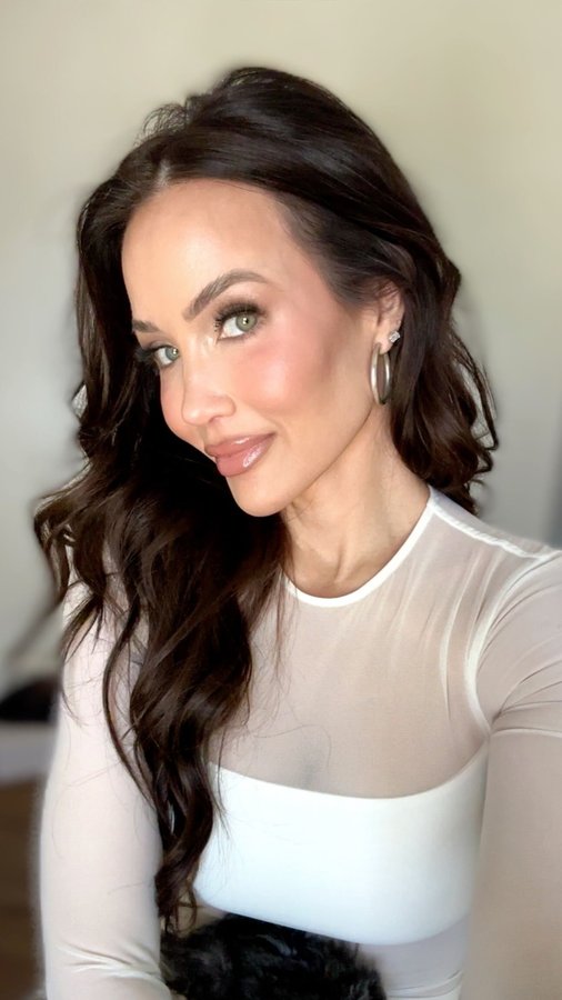 Instagram post by @makeupandskinbykatie for Lilly Lashes. Caption reads: Half lashes > full strips every. single.....