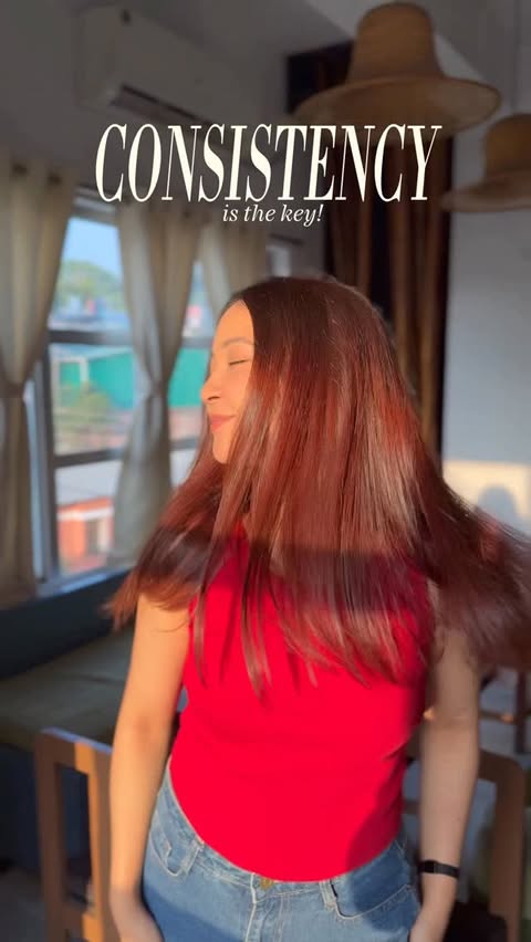 Instagram post by @juhilidj for HK Vitals. Caption reads: [...] keep my glow consistent ✨
One scoop of....