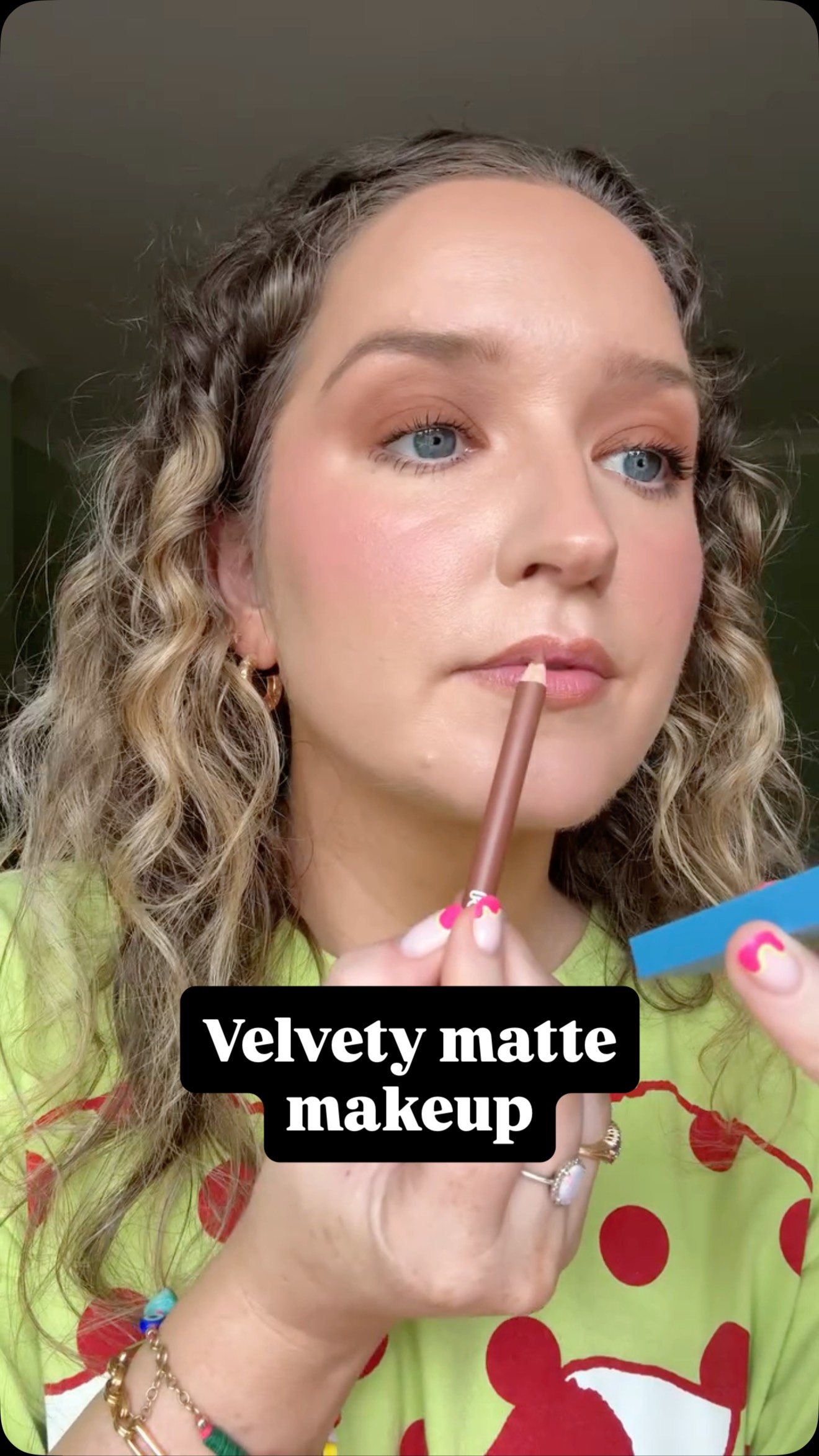 Instagram post by @rosegallagher for Stilacosmetics. Caption reads: Velvety makeup for a flawless finish ❤️

Here’s a....