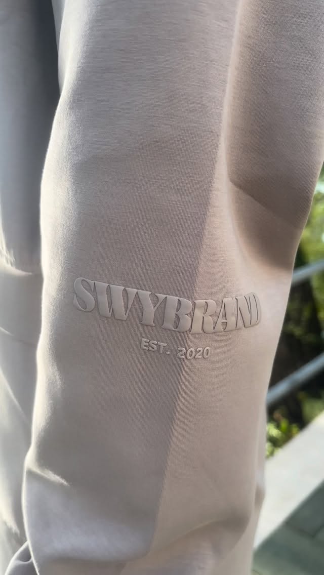 Instagram post by @marianadrazic for SWYbrand. Caption reads: NEW❗️ Effort tracksuit😍 @swybrand 

Nova Effort....