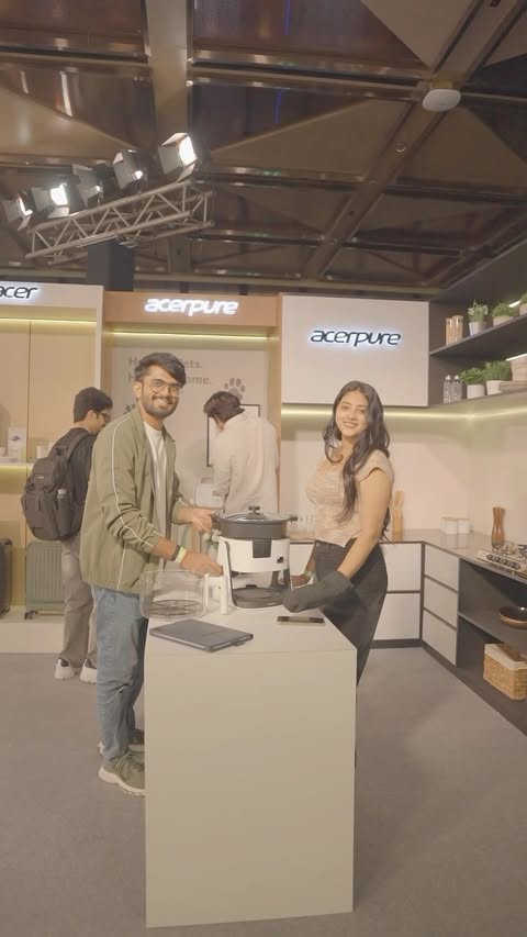 Instagram post by @techbee_1 for Acer. Caption reads: Acer announces Akshay Kumar as its new Brand [...].