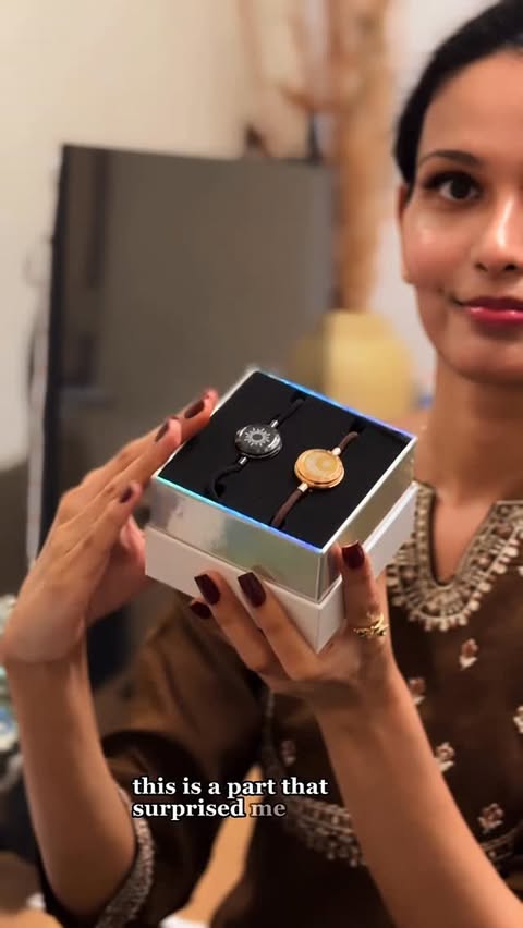 Instagram post by @oshin501 for totwoo Smart Jewelry. Caption reads: I Finally Understand Why These Bracelets Went....