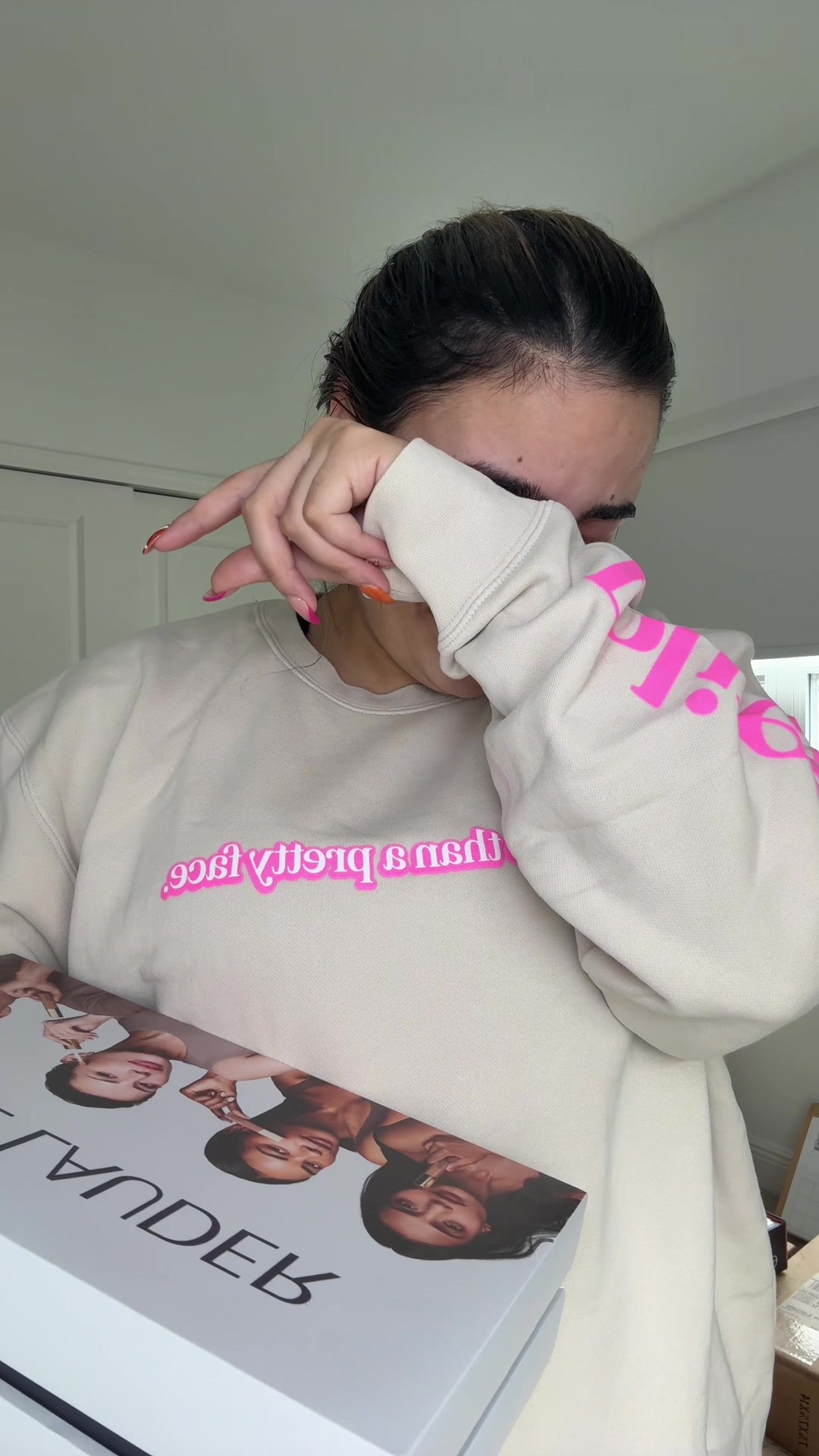 TikTok post by @odetteptx for bareMinerals. Caption reads: Unboxing  PR de 2 meses! Thank you so much 🥹🥹🥹....