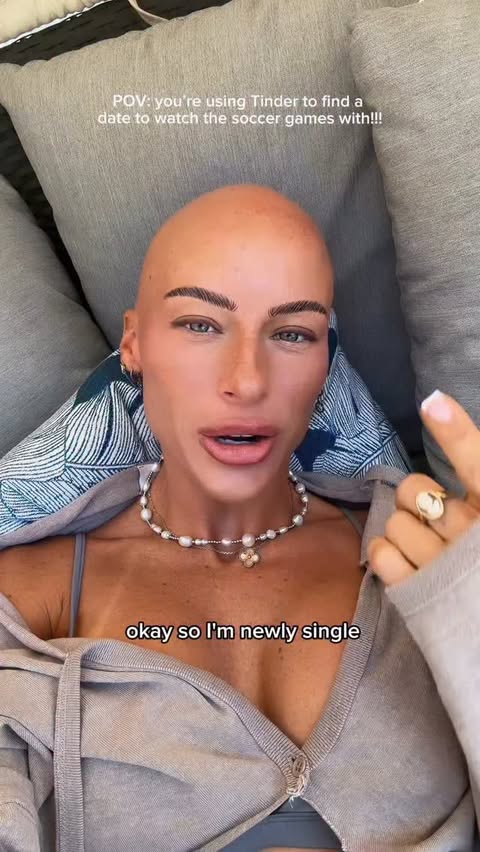 Instagram post by @itschloebean for Tinder. Caption reads: newly single & back on @tinder to find a date to....