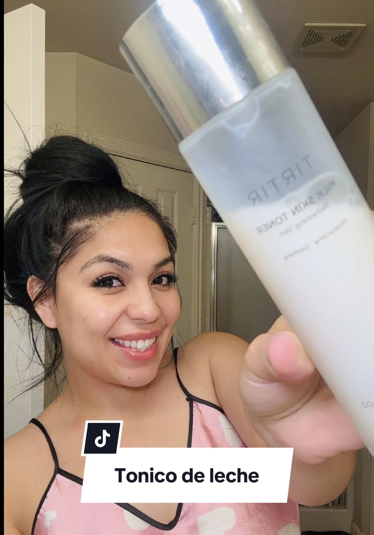 TikTok post by @natalieoviedo_ttshop for TIRTIR. Caption reads: [...] con este tónico hidratante de @TIRTIR Inc.....