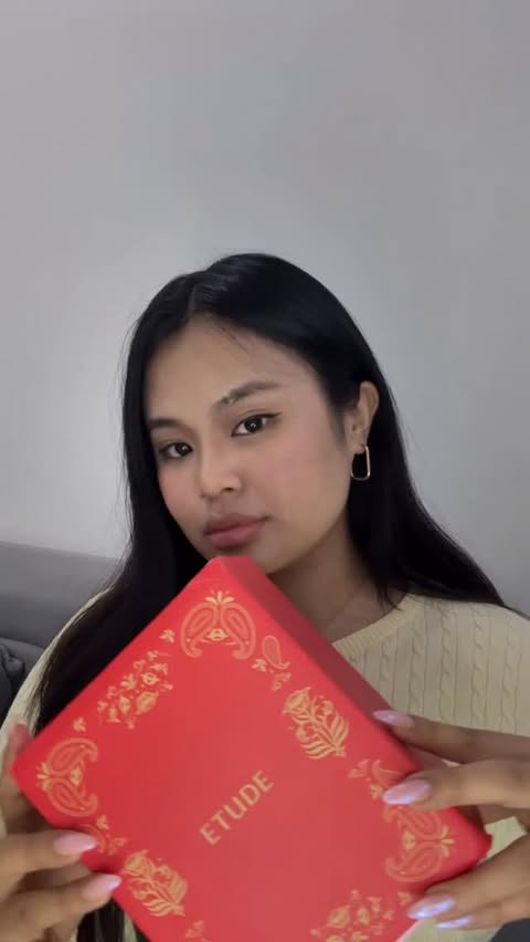 Instagram post by @ojjjjen for ETUDE. Caption reads: [...] glam, daily. Comment for link 🔗 #ad....