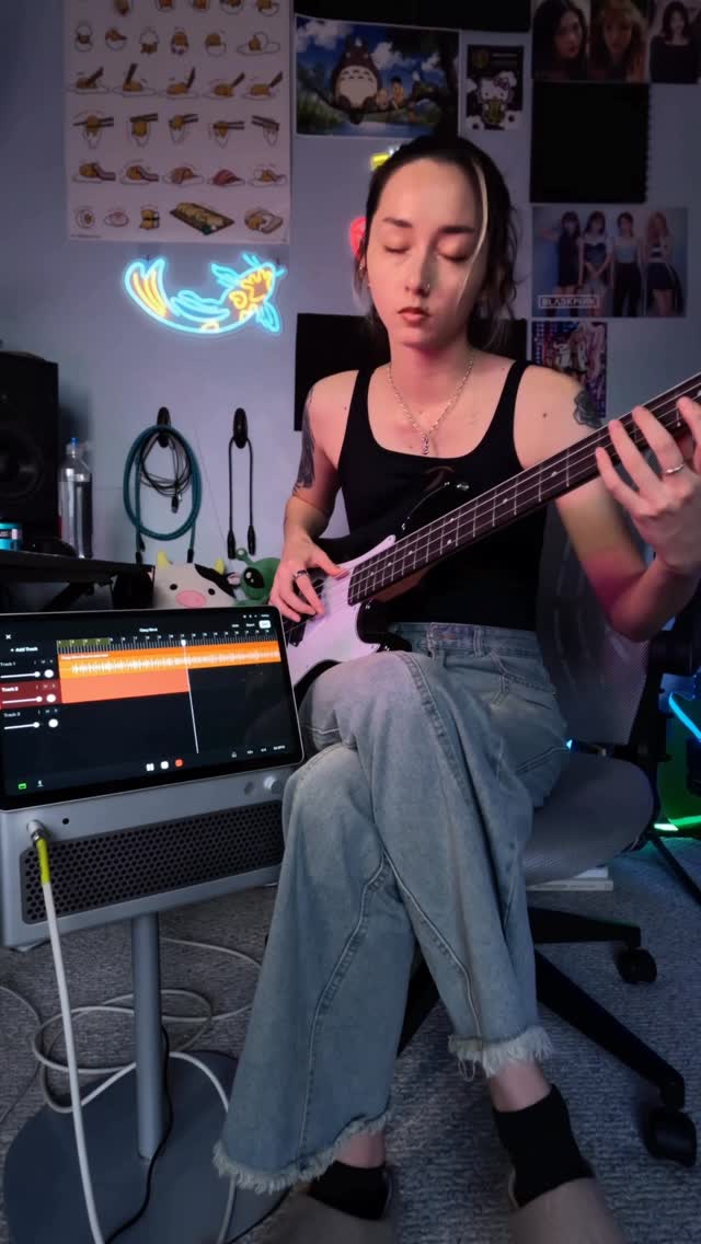 Instagram post by @jesslaimieritz for LAVA MUSIC. Caption reads: [...] 🧊

🎵 Cissy Strut - The Meters🎵
....