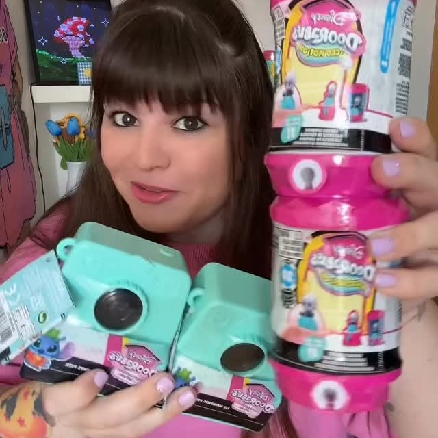 Instagram post by @brillodegemma for Just Play. Caption reads: #AD abrimos cajas sorpresas de las últimas....