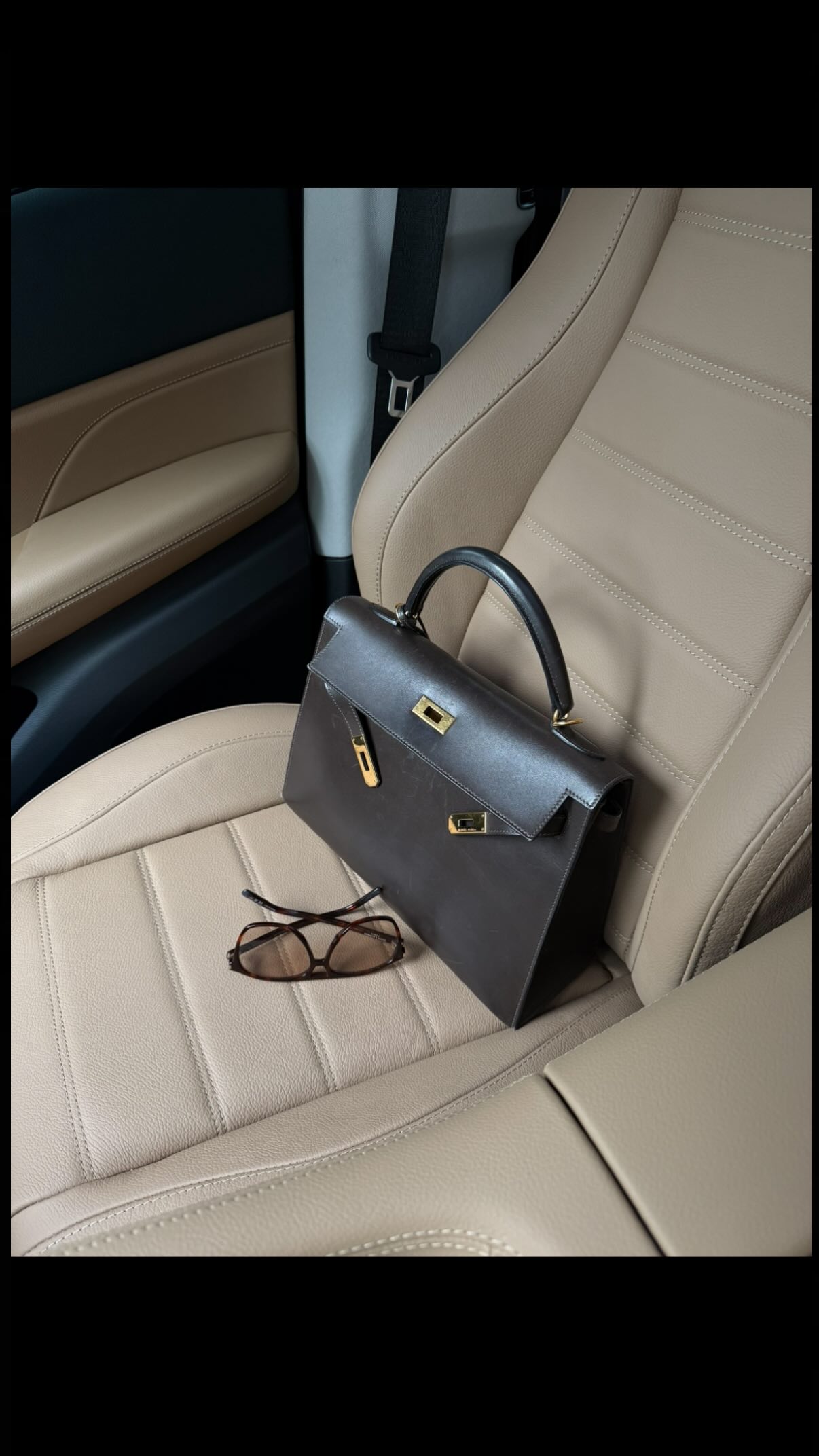 Instagram post by @mariavictoriatinoco for Riachuelo. Caption reads: 40 anos de história de Polo Pool Legacy da....