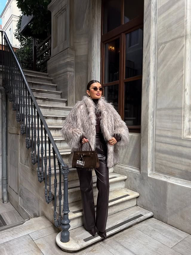 Instagram post by @ezgi.ergun for VERAFIED NEW YORK. Caption reads: Fluffy☕️🤎 #reklam.