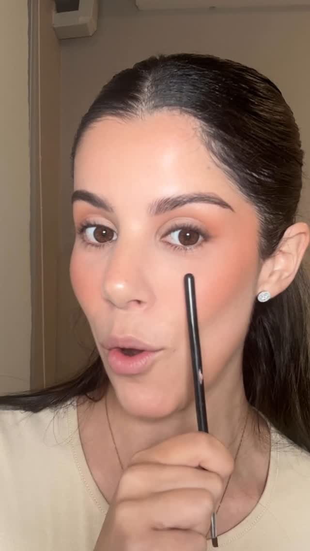 Instagram post by @mirandasalaverry_ for Maybelline. Caption reads: El mejor efecto para resaltar tu mirada en tu....