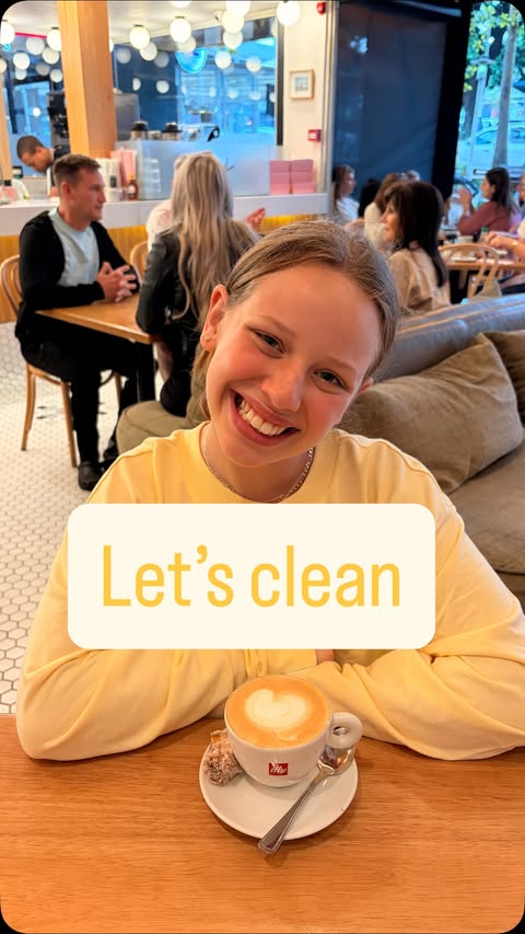 Instagram post by @live_savvy_sa for Scrub Daddy. Caption reads: A midweek 33 minute apartment full clean in 87....