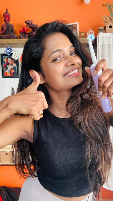 Instagram post by @cosmoholic_simi for Oral-B. Caption reads: [...] ✨ #ad My everyday oral care essential:....