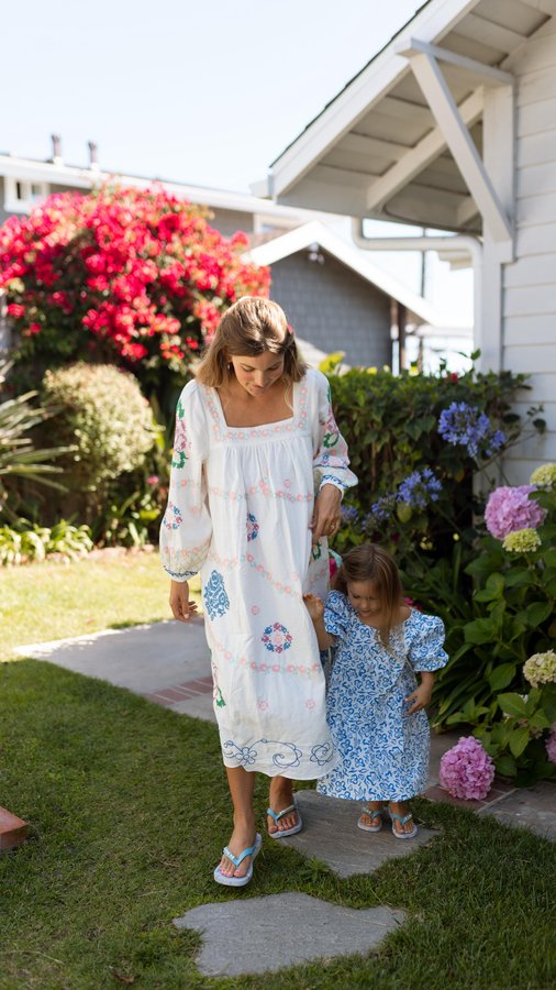 Instagram post by @isabellapaige_ for Havaianas US. Caption reads: Long summer days twinning from head to toe in....