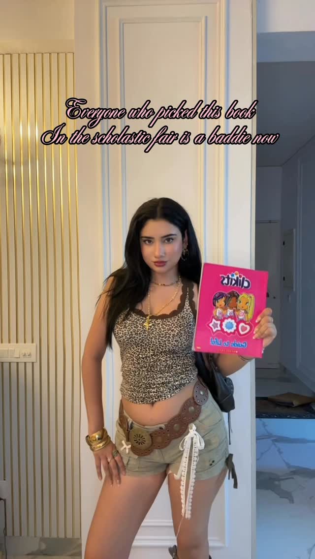 Instagram post by @s.muskaan5 for Scholastic. Caption reads: Pink pages and clikits baddies 💅
(That book is....