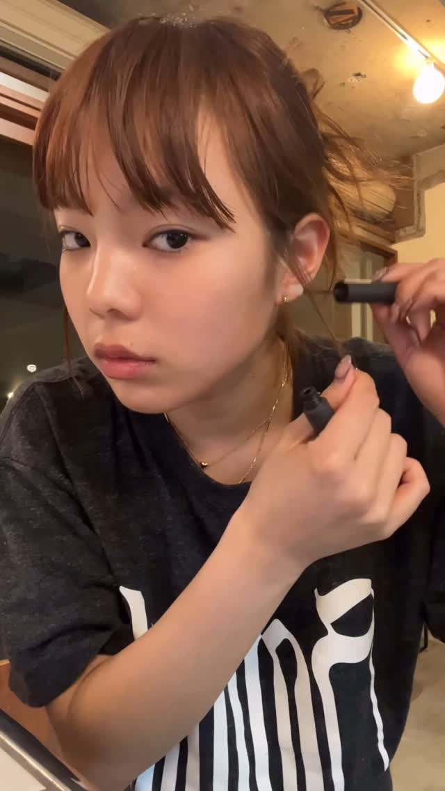 Instagram post by @keina_igari for ANOI (アノイ). Caption reads: @anoi.official Eye Brow Styling Grow 01 Sing [...].