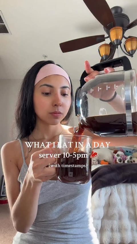 Instagram post by @danifernandez.go for Barebells. Caption reads: [...] pecan butter 😌☝️ Favorite protein bar....