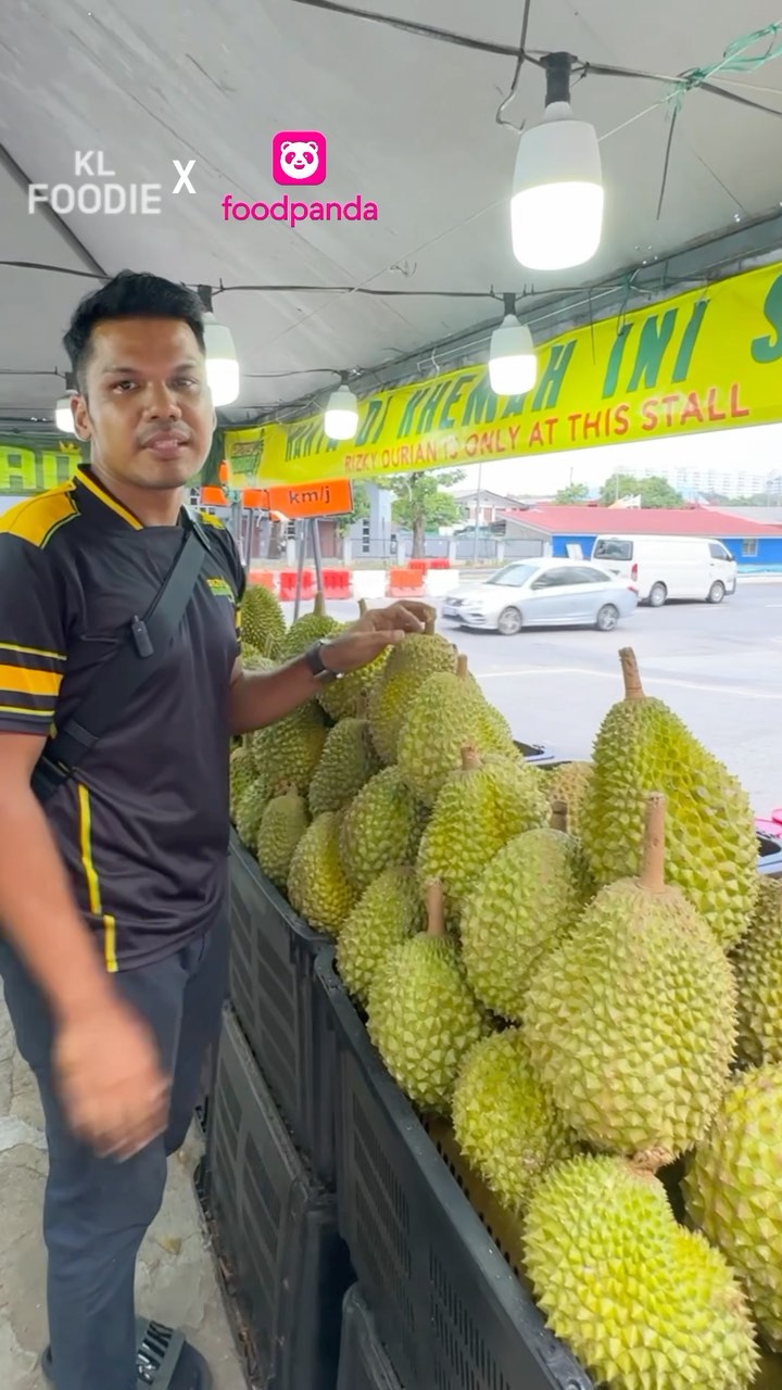 Instagram post by @kl.foodie for Foodpanda. Caption reads: [...] straight to your door 🍽️ Order now on....