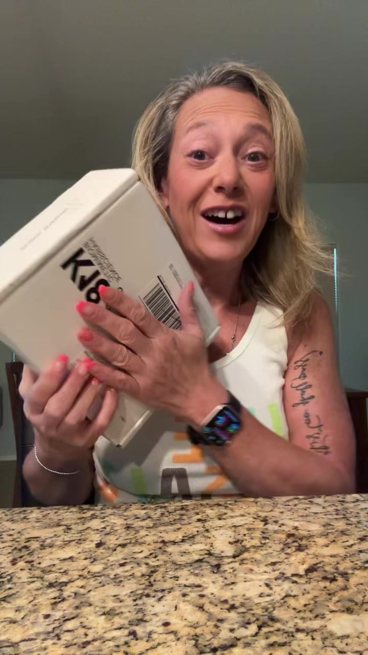 TikTok post by @alimazza_ for K18 Hair. Caption reads: [...] conditioning treatment from @K18 Hair.
