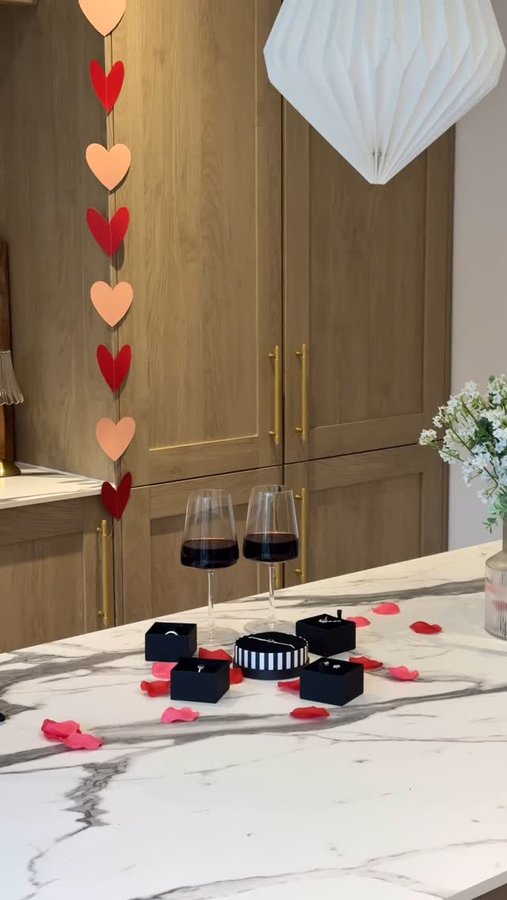 Instagram post by @amrit_bilkhu for THOMAS SABO. Caption reads: Valentine’s gifting made easy with @thomassabo new....