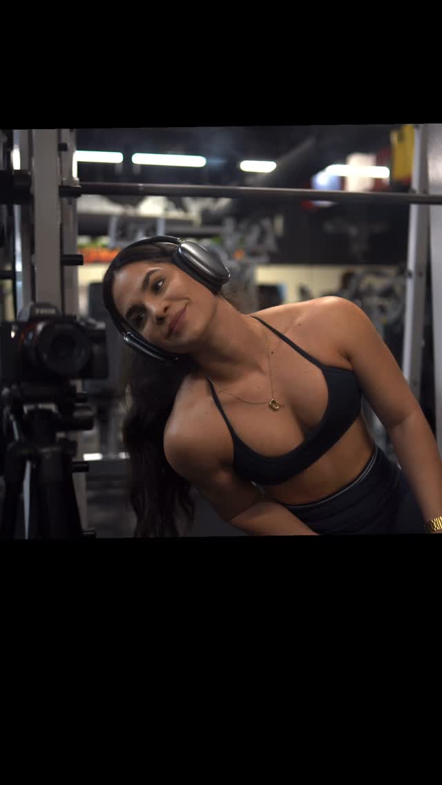 Instagram post by @dianadmoussa for Evogen Nutrition. Caption reads: [...] code: DD10 🦈 
My supplements....