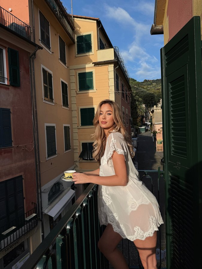 Instagram post by @oliviahermundstad for Homebodii. Caption reads: Italian mornings🤌🏽 advertisement | @homebodii 🤍.