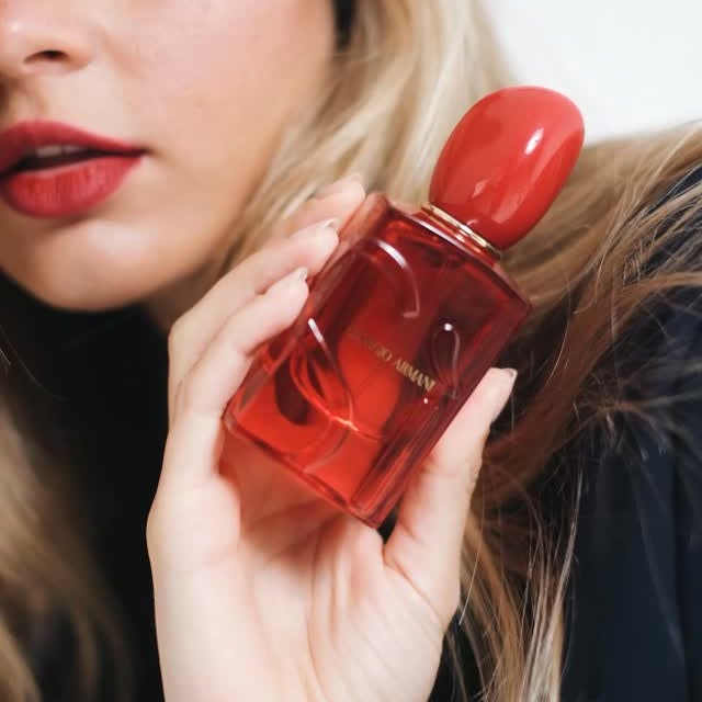 Instagram post by @leonorborgesrn for Armani beauty. Caption reads: [...] strawberry that lasts ❤️....