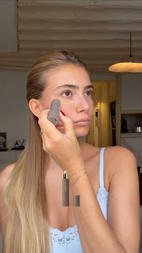 Instagram post by @margotsustrac for Laura Mercier. Caption reads: [...] @lorealparis lumi glotion @lauramercier....
