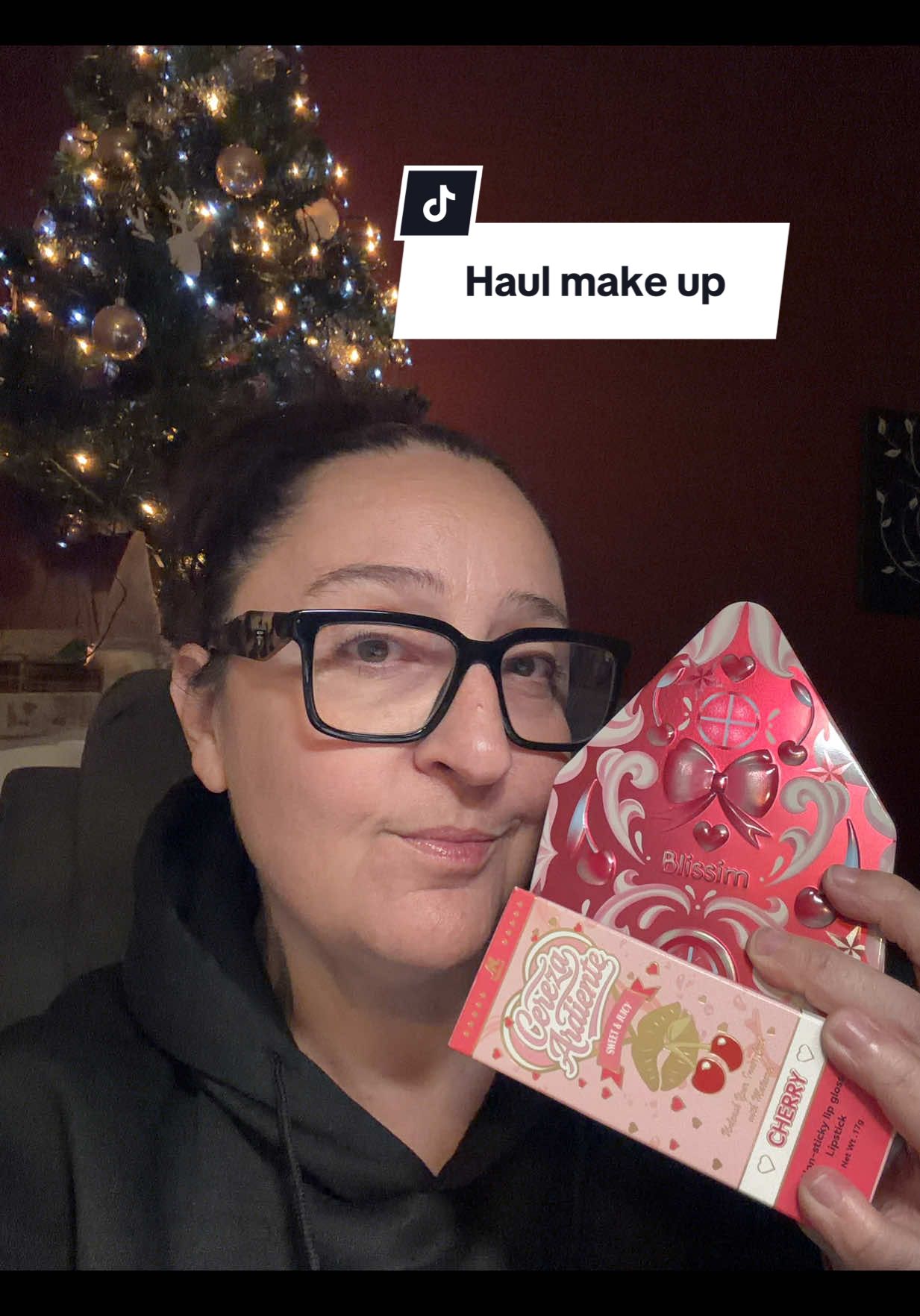 TikTok post by @ocoeurdespages for For Me. Caption reads: @Blissim @For-me.fr #haulmaquillage #blissim....