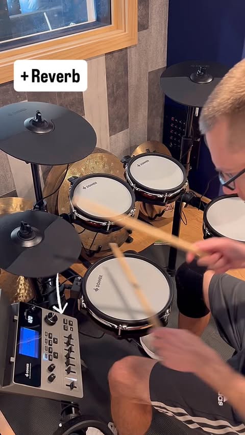 Instagram post by @gabrielstaznik for DonnerMusic. Caption reads: Customize your sound...
Donner DED-300X Electronic....