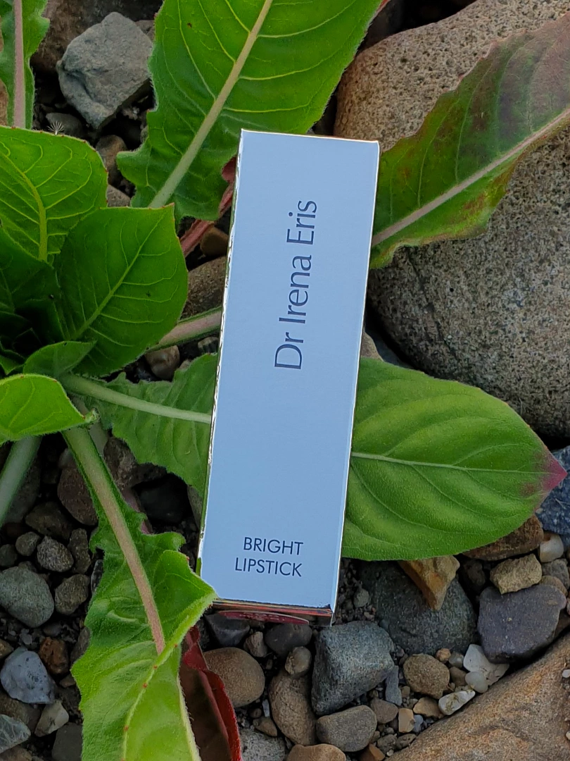 Instagram post by @w_kadrach_natury for Dr Irena Eris. Caption reads: Witajcie Kochani.

Idealnym dopełnieniem makijażu....