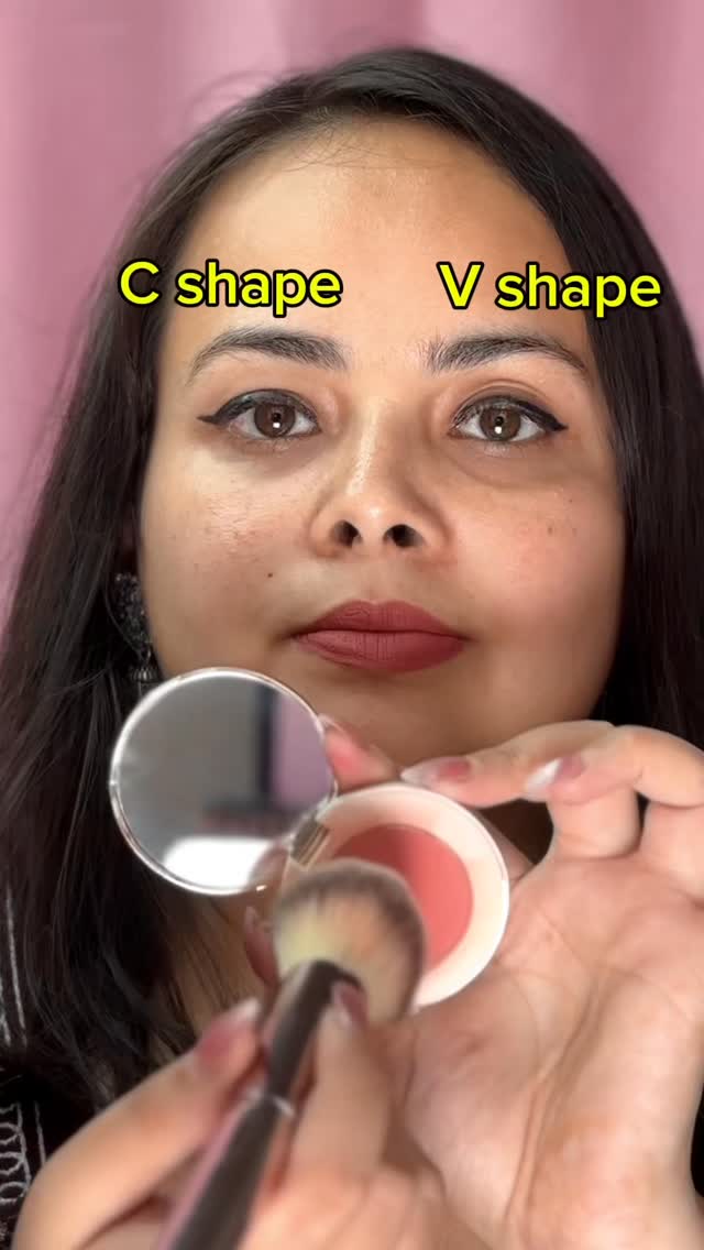 Instagram post by @thepretttyyywoman for MyGlamm. Caption reads: [...] 🎀💫

Brush @reachedmars 

Blush Palette....