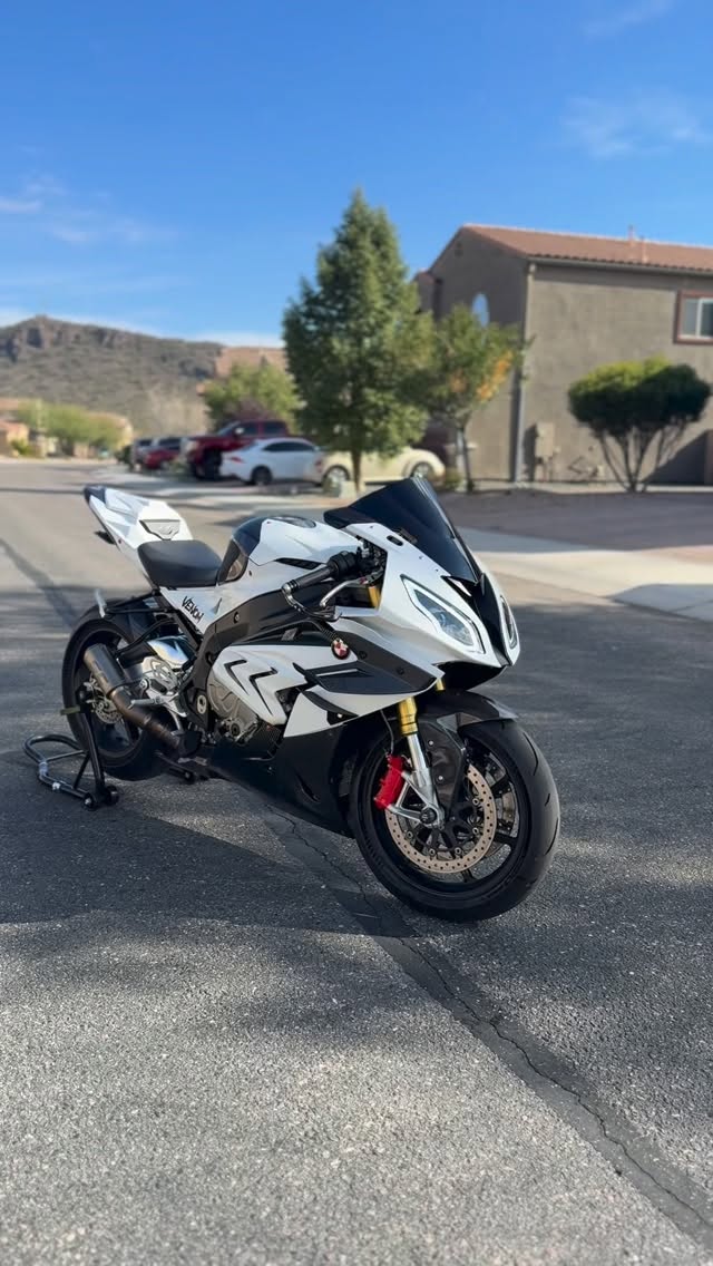 Instagram post by @venom_s1k_ for Amotopart. Caption reads: [...] changes 😍 - - - SPONSORS CODE VENOM....