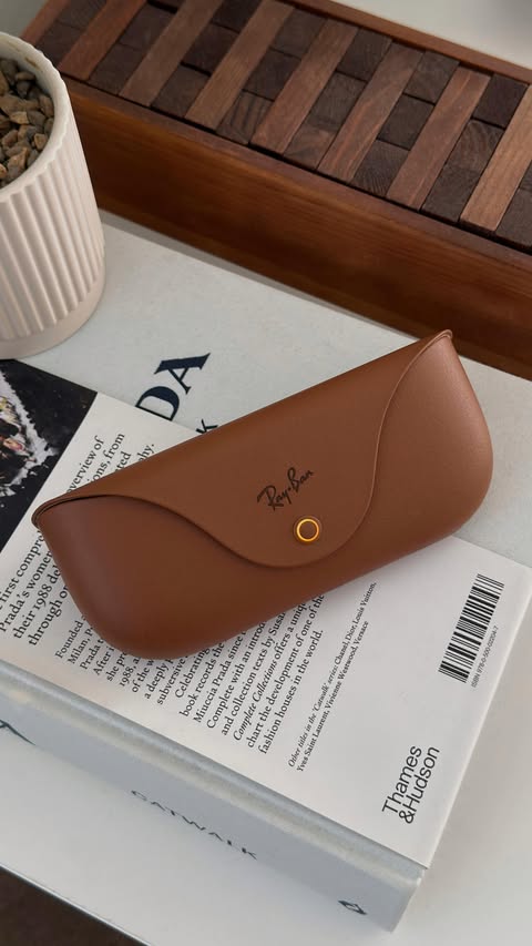 Instagram post by @lochielochielochie for Ray-Ban. Caption reads: The perfect summer capsule wardrobe with only 20....